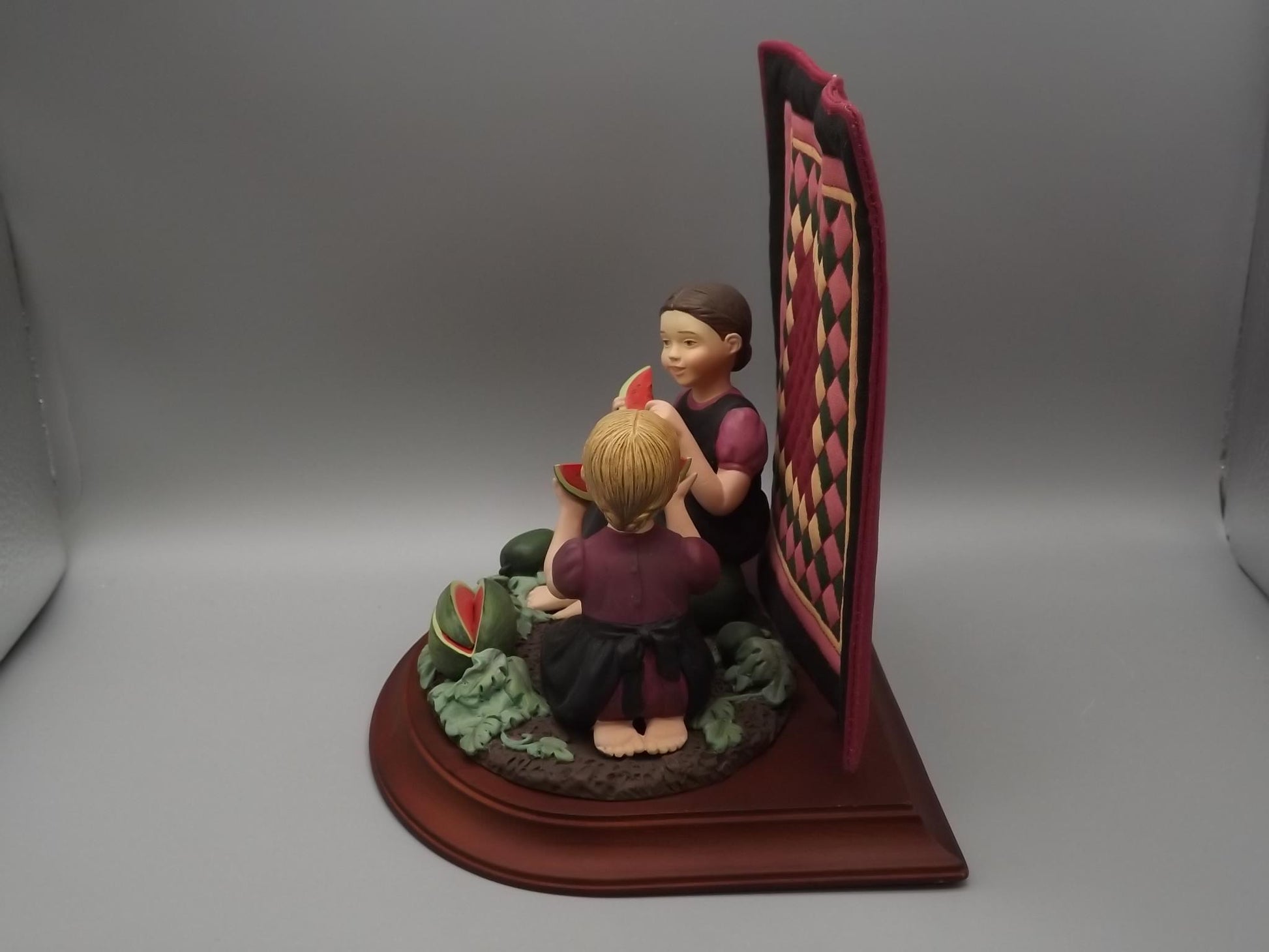 Vintage 1994 Willits Amish Heritage Collection "Best Friends" Ruth and Eileen figurine with quilt backdrop. Excellent condition