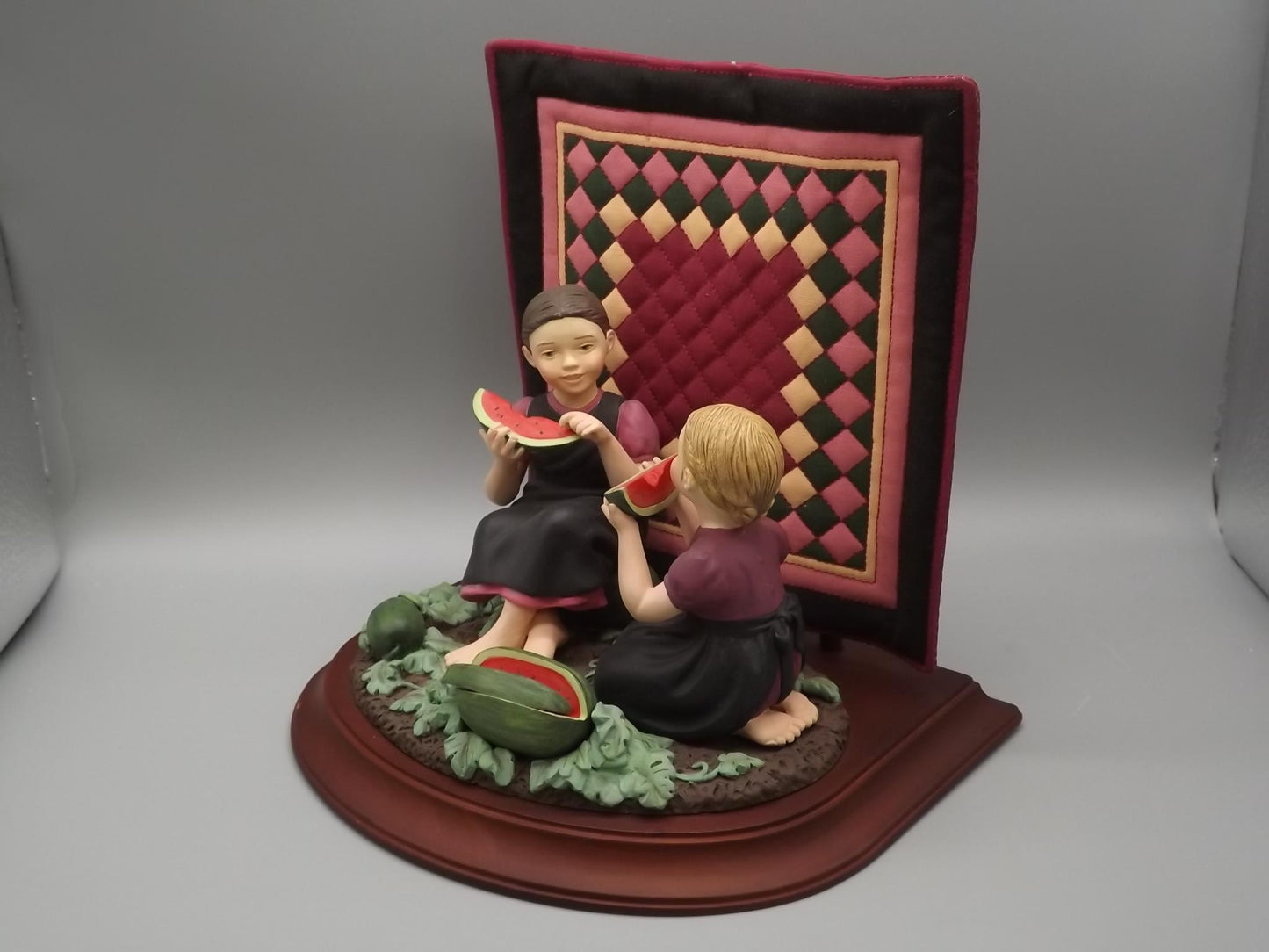 Vintage 1994 Willits Amish Heritage Collection "Best Friends" Ruth and Eileen figurine with quilt backdrop. Excellent condition
