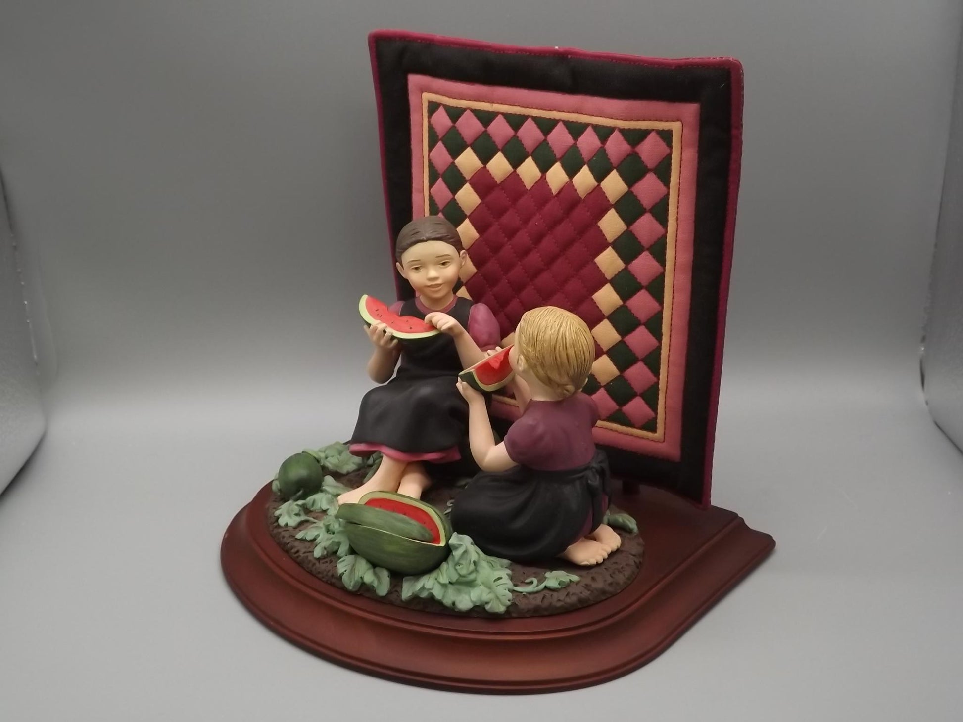 Vintage 1994 Willits Amish Heritage Collection "Best Friends" Ruth and Eileen figurine with quilt backdrop. Excellent condition