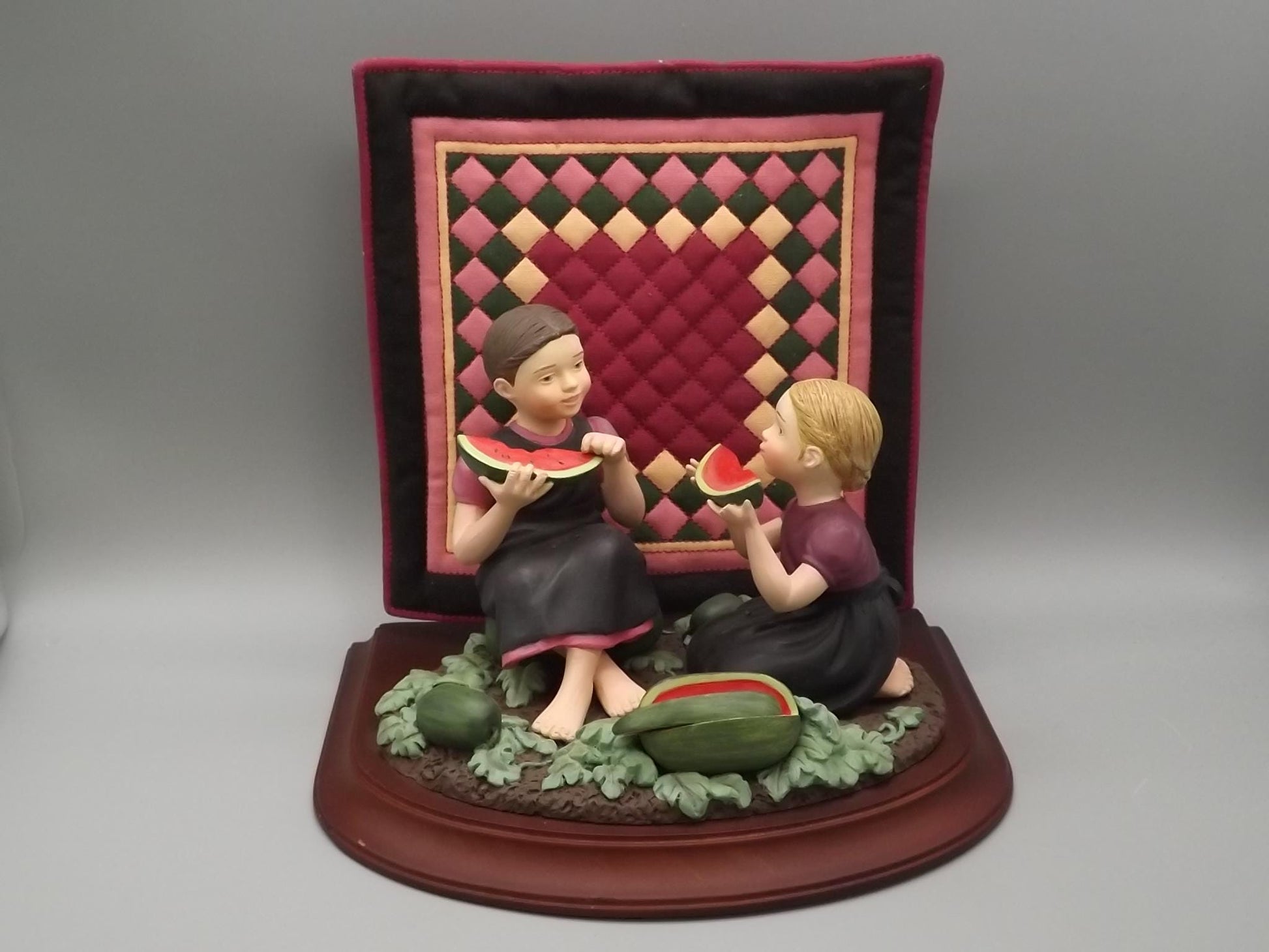 Vintage 1994 Willits Amish Heritage Collection "Best Friends" Ruth and Eileen figurine with quilt backdrop. Excellent condition