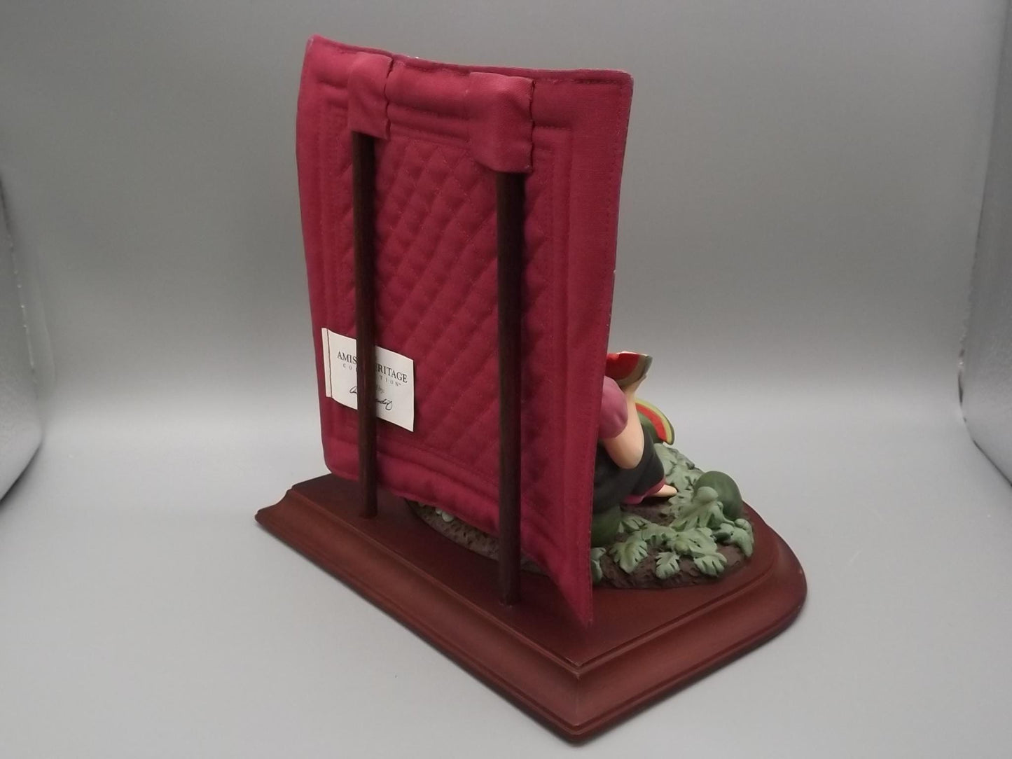 Vintage 1994 Willits Amish Heritage Collection "Best Friends" Ruth and Eileen figurine with quilt backdrop. Excellent condition