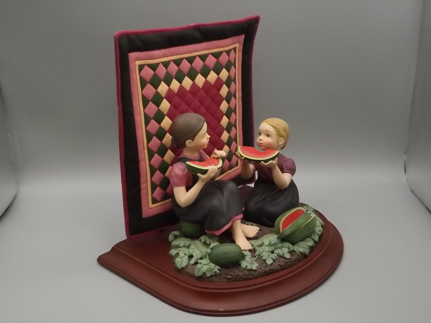 Vintage 1994 Willits Amish Heritage Collection "Best Friends" Ruth and Eileen figurine with quilt backdrop. Excellent condition