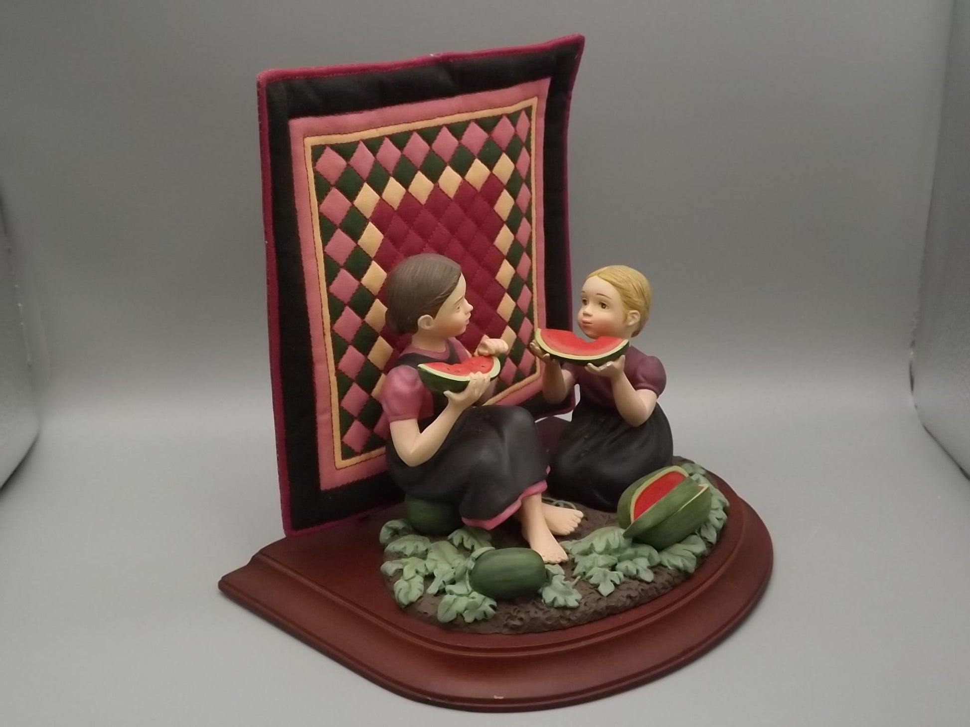 Vintage 1994 Willits Amish Heritage Collection "Best Friends" Ruth and Eileen figurine with quilt backdrop. Excellent condition