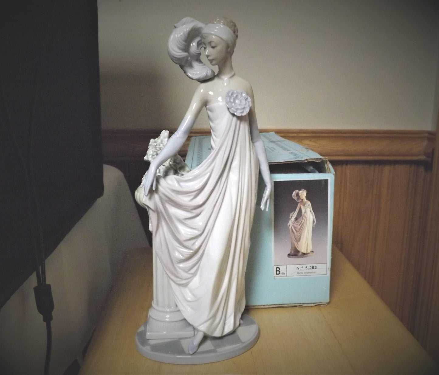 Vintage Lladro Figurine: "Socialite of the 20's" #5283, Original Box