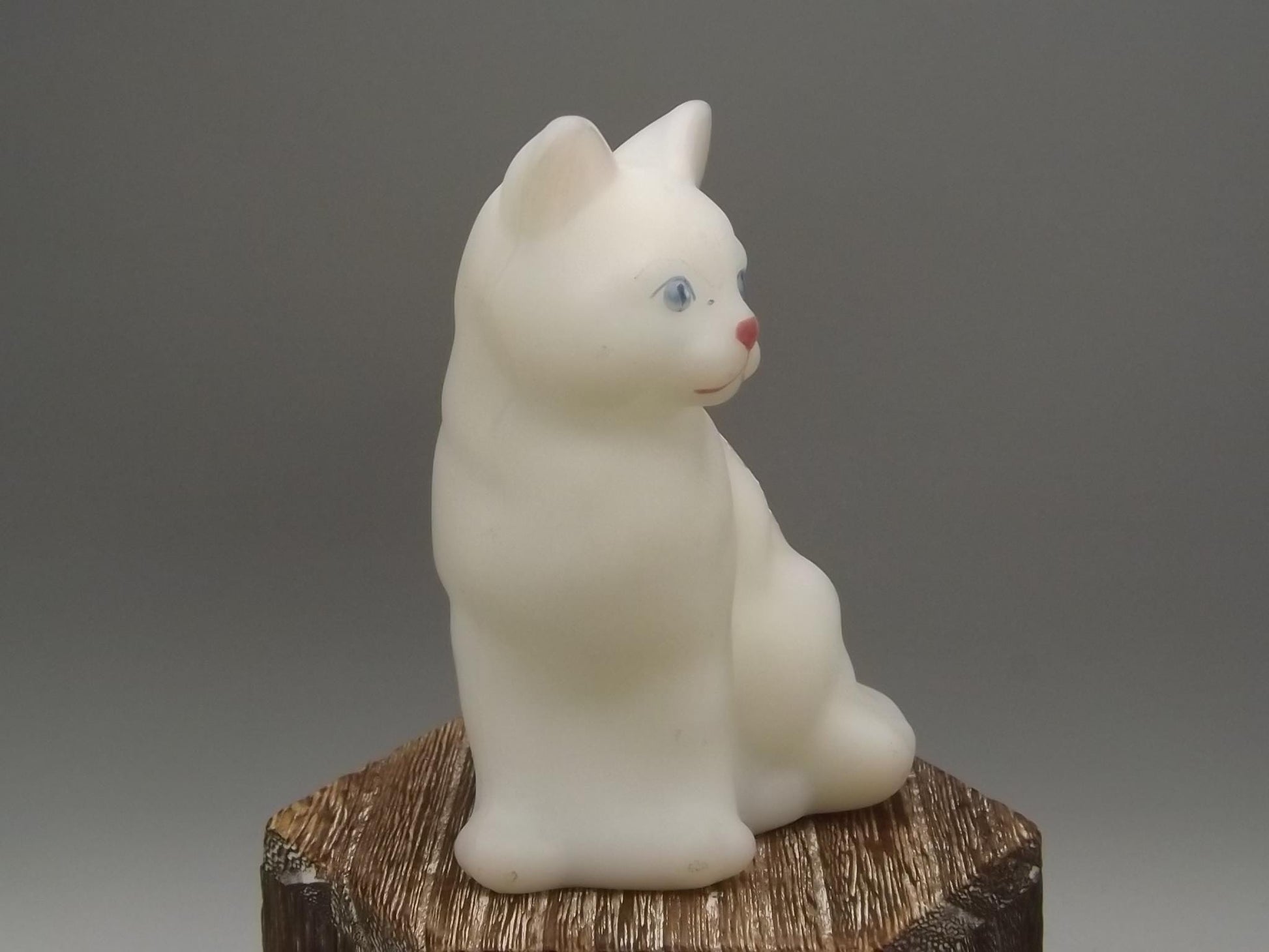 Vintage Fenton Hand-Painted Cat Figurine - Signed 1976