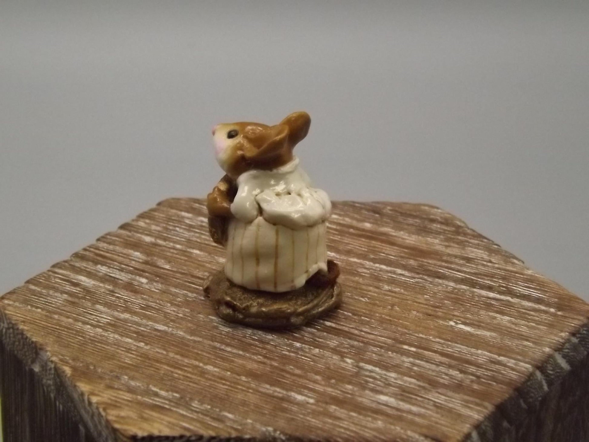 Vintage Wee Forest Folk Mouse Figurine: The Collector's Piece (1998) Hand Painted