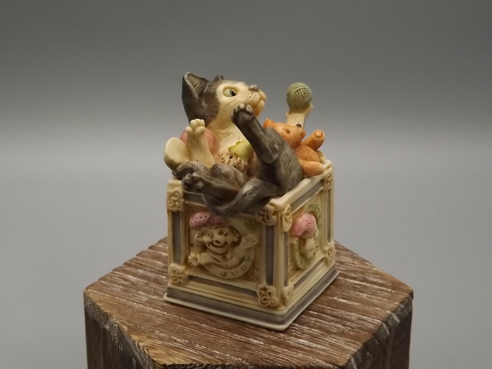 Vintage Harmony Kingdom Courtenay Jest Figurine: 2002 TJDLCA6 w/ Box & COA