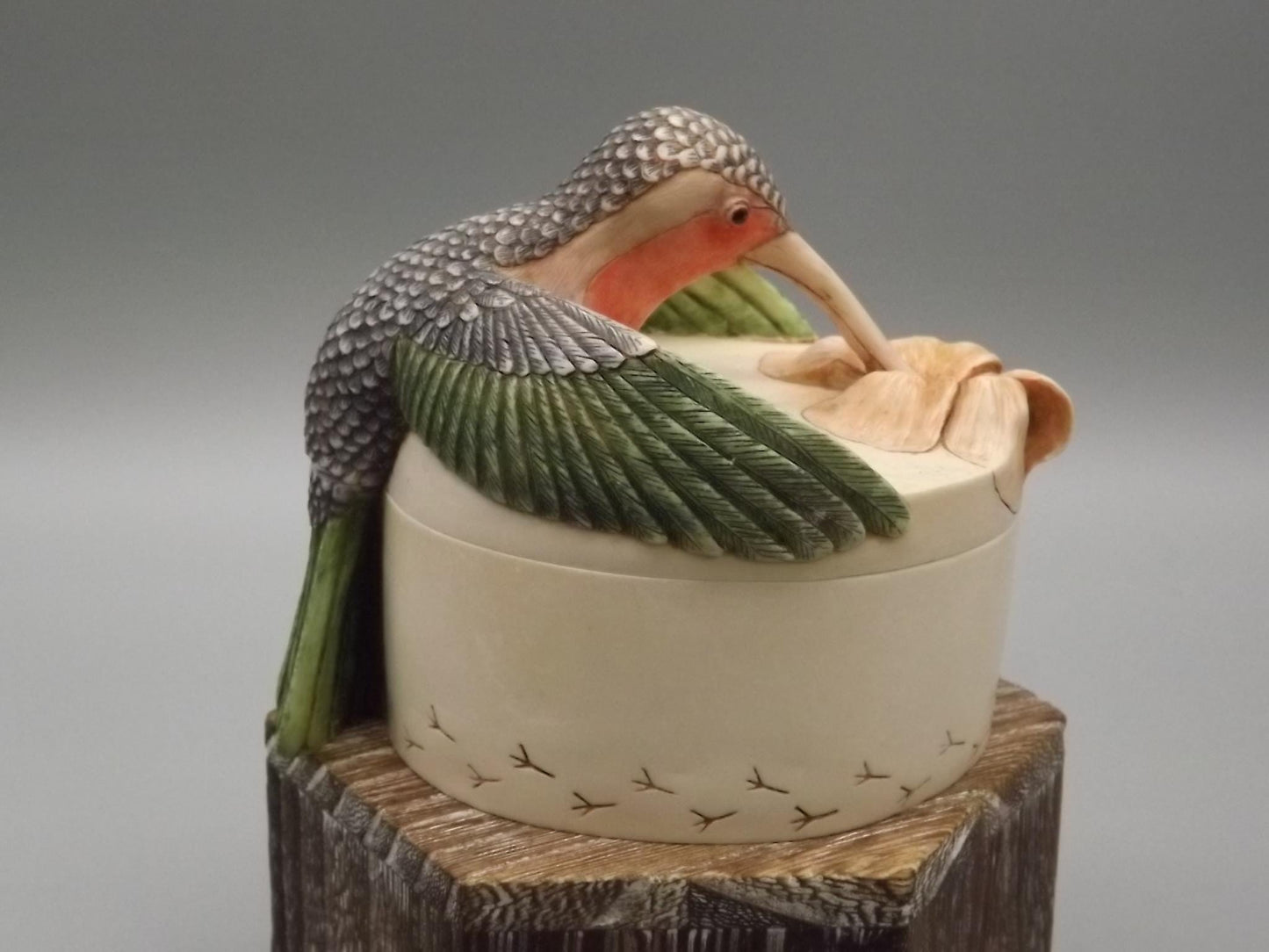 Vintage Harmony Kingdom Figurine: Sweet Nectar Hummingbird Box, Limited Edition