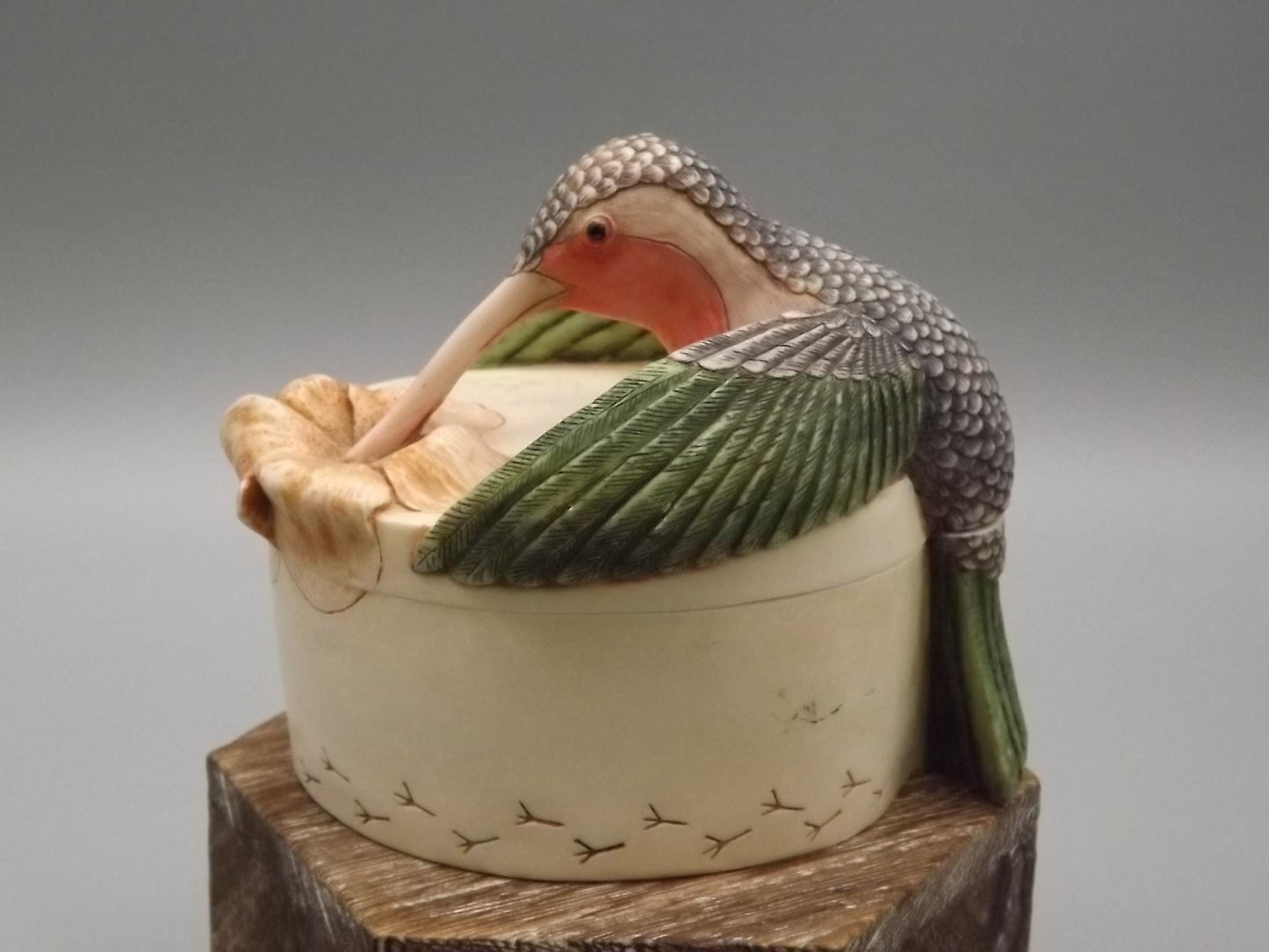 Vintage Harmony Kingdom Figurine: Sweet Nectar Hummingbird Box, Limited Edition