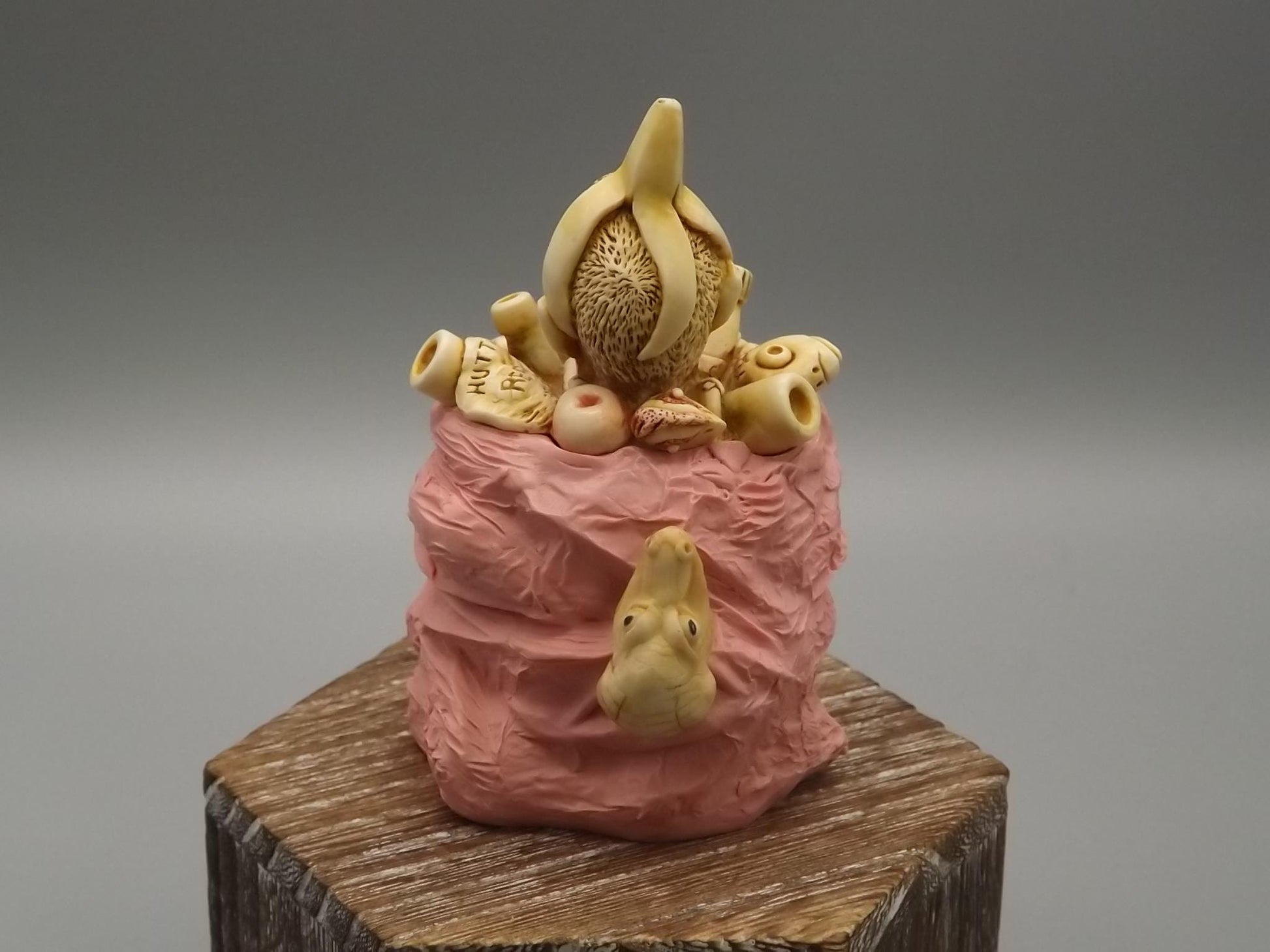 Vintage Harmony Kingdom "Refused-D Collection'" Jest Figurine TJEVo4MT no original box or COA Excellent condition. Pink with Alligator type.