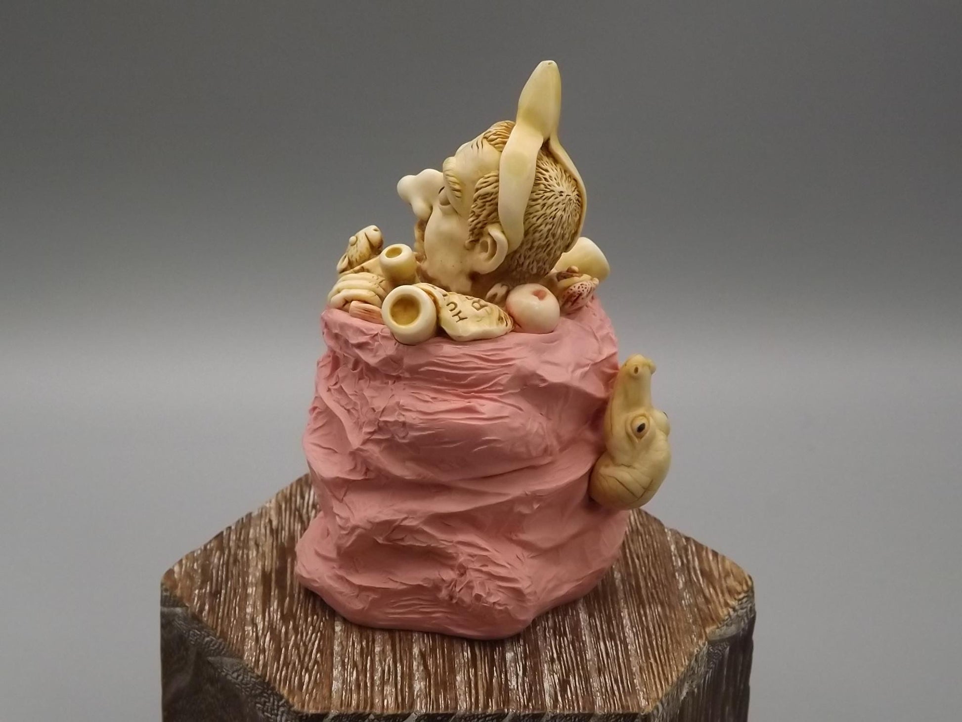 Vintage Harmony Kingdom "Refused-D Collection'" Jest Figurine TJEVo4MT no original box or COA Excellent condition. Pink with Alligator type.