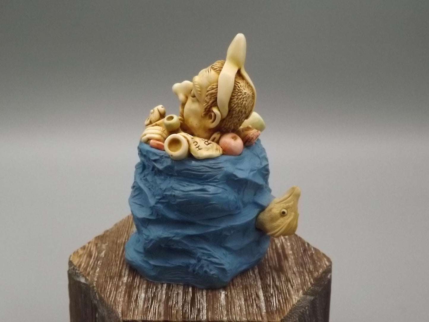 Vintage Harmony Kingdom "Refused-D Collection'" Jest Figurine TJEVo4MT no original box or COA Excellent condition. light Blue with penguin.