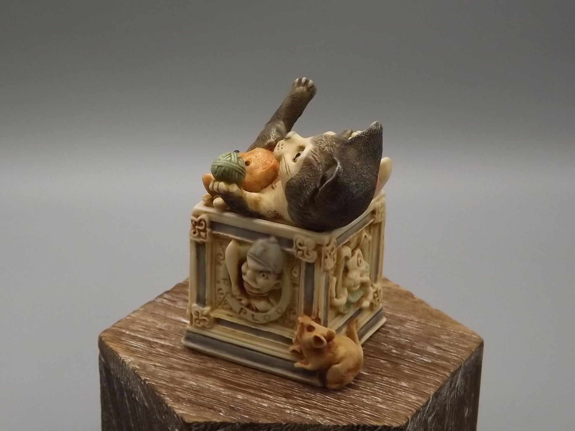 Vintage Harmony Kingdom Courtenay Jest Figurine: 2002 TJDLCA6 w/ Box & COA