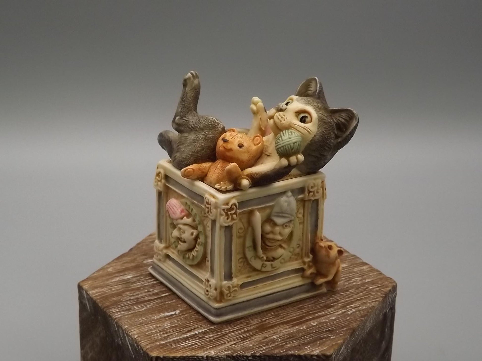 Vintage Harmony Kingdom Courtenay Jest Figurine: 2002 TJDLCA6 w/ Box & COA