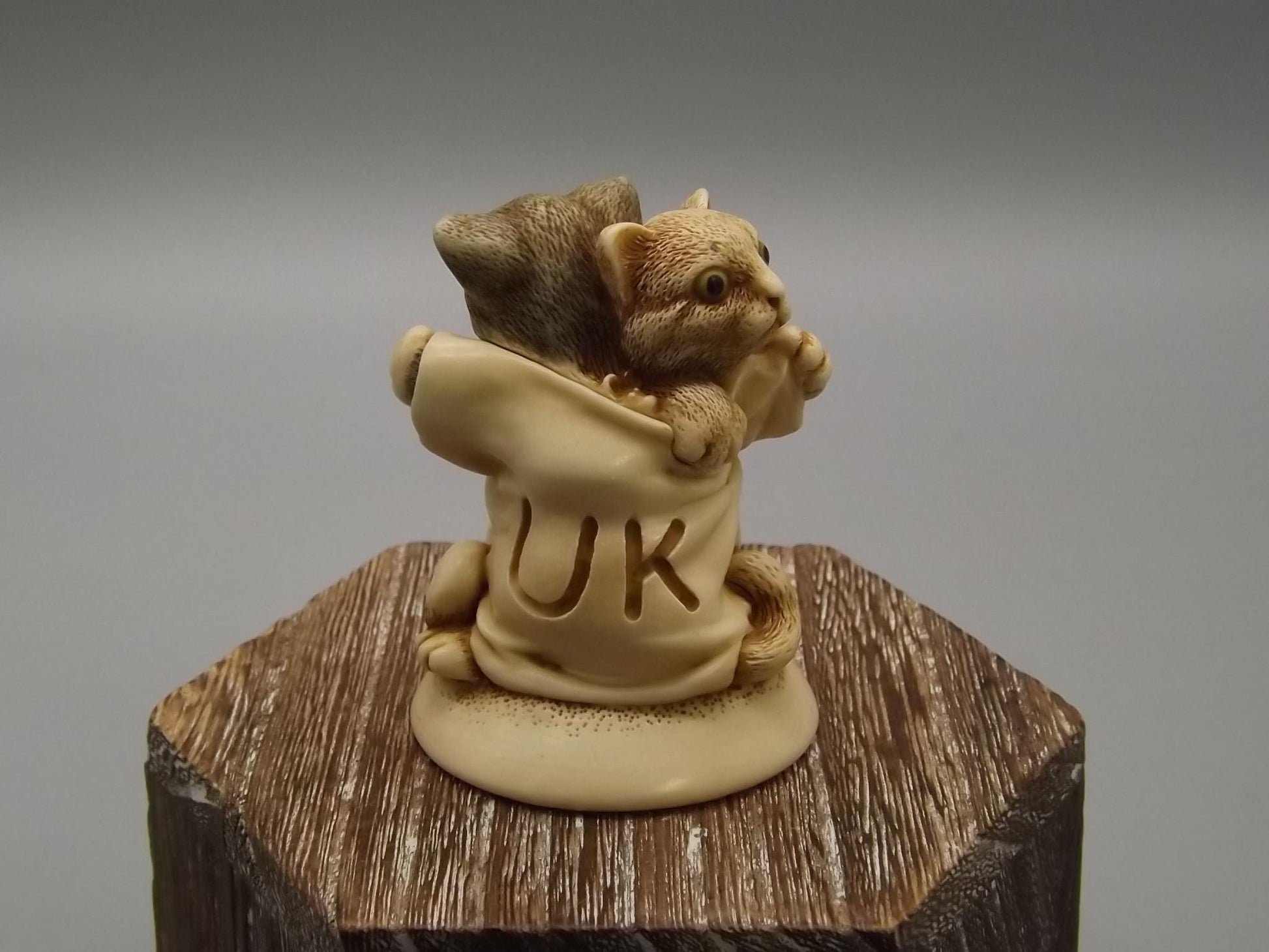 Harmony Kingdom Stuffed Shirt: Cats in UK/USA Tee, Box & COA