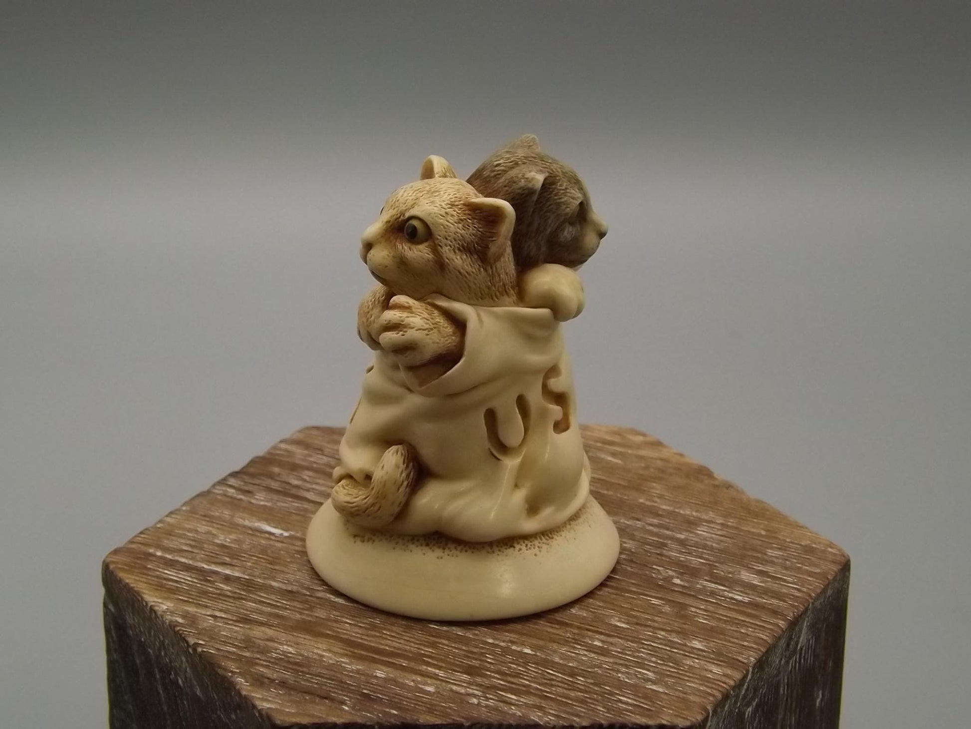 Harmony Kingdom Stuffed Shirt: Cats in UK/USA Tee, Box & COA