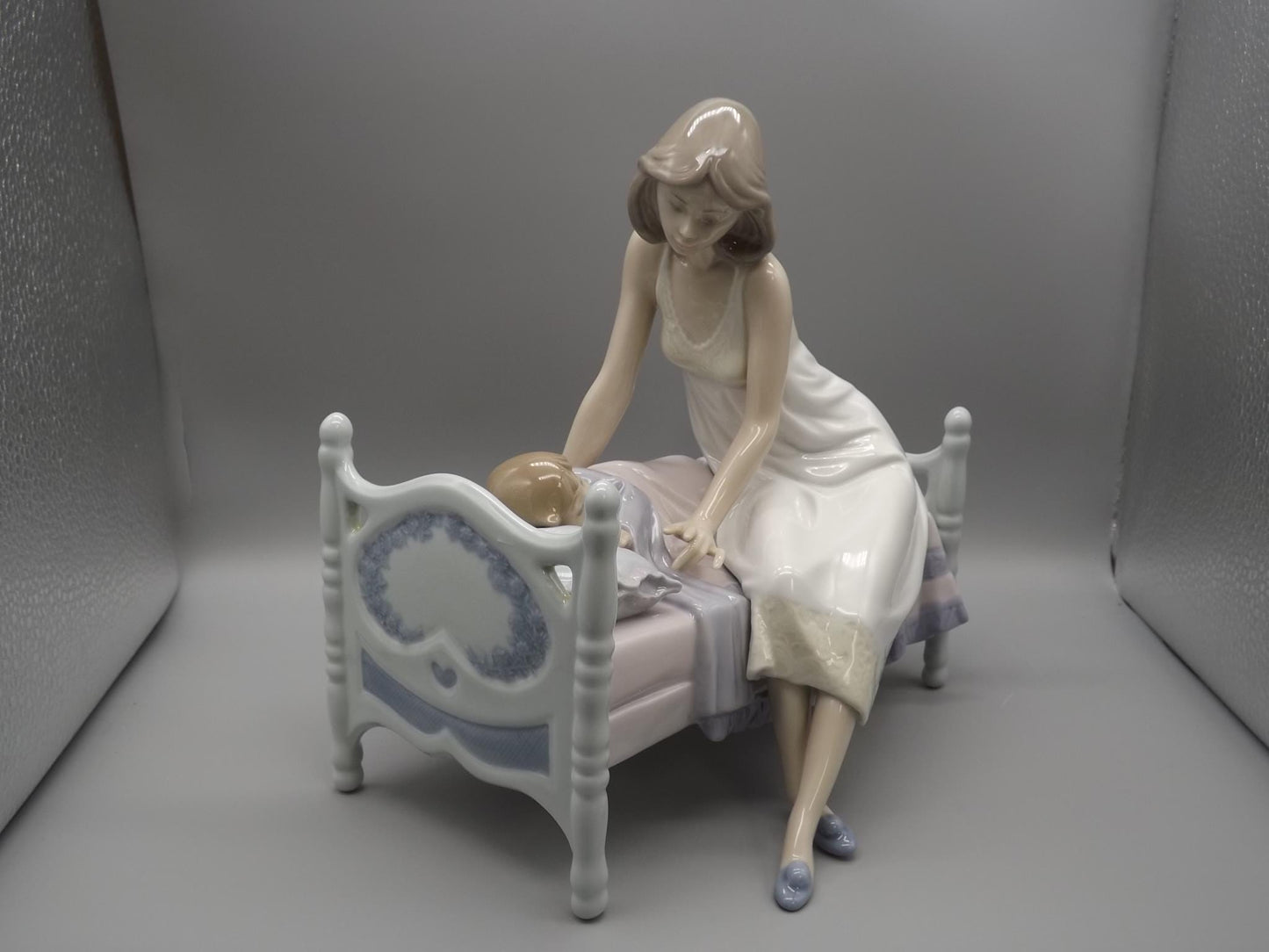 Vintage Lladro "Sleep Tight" Figurine #5900: Mother and Son, 1992