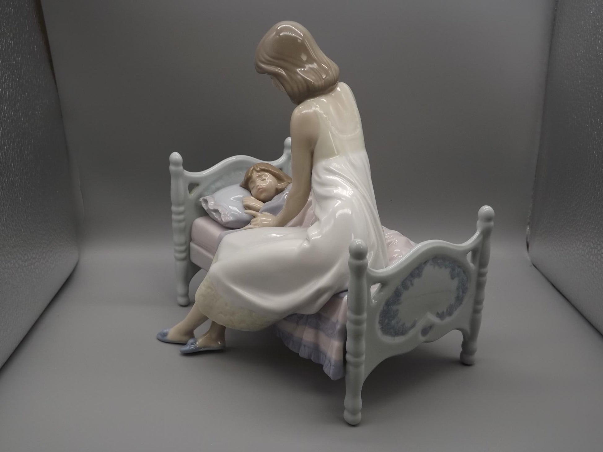 Vintage Lladro "Sleep Tight" Figurine #5900: Mother and Son, 1992