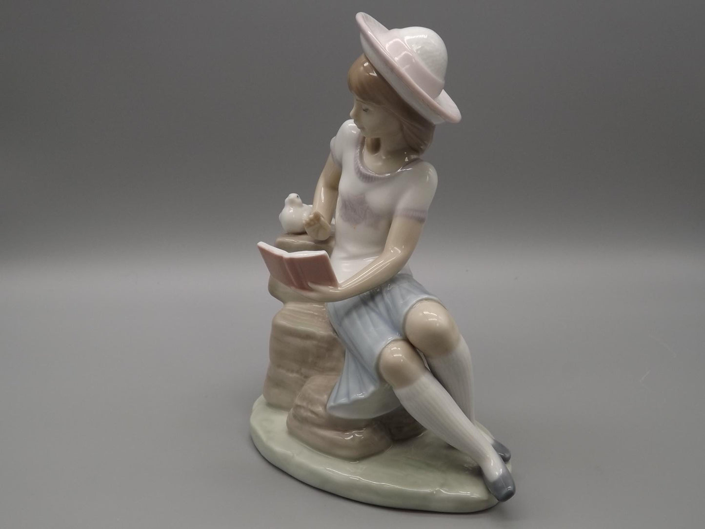 Vintage Lladro "Sunday's Child" Figurine: Girl Reading Book, Dove #6024