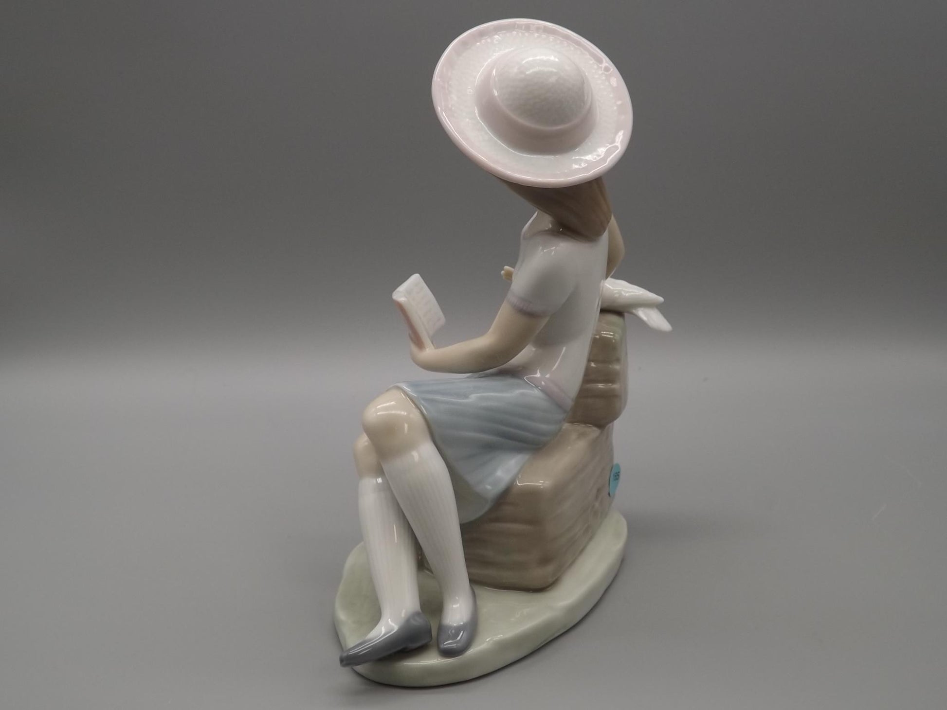 Vintage Lladro "Sunday's Child" Figurine: Girl Reading Book, Dove #6024