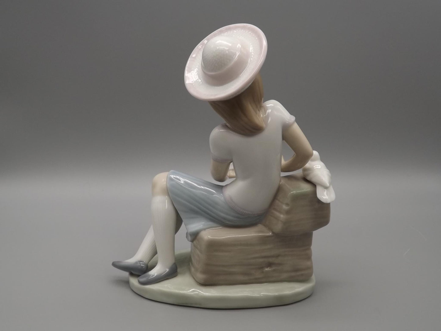 Vintage Lladro "Sunday's Child" Figurine: Girl Reading Book, Dove #6024