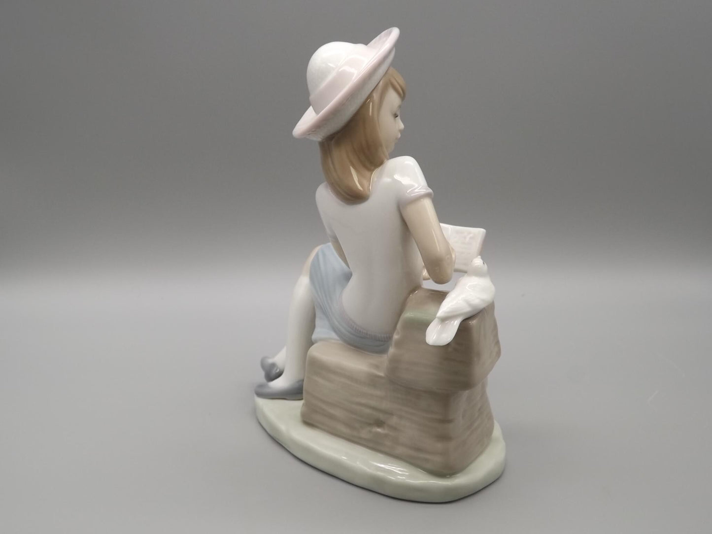 Vintage Lladro "Sunday's Child" Figurine: Girl Reading Book, Dove #6024