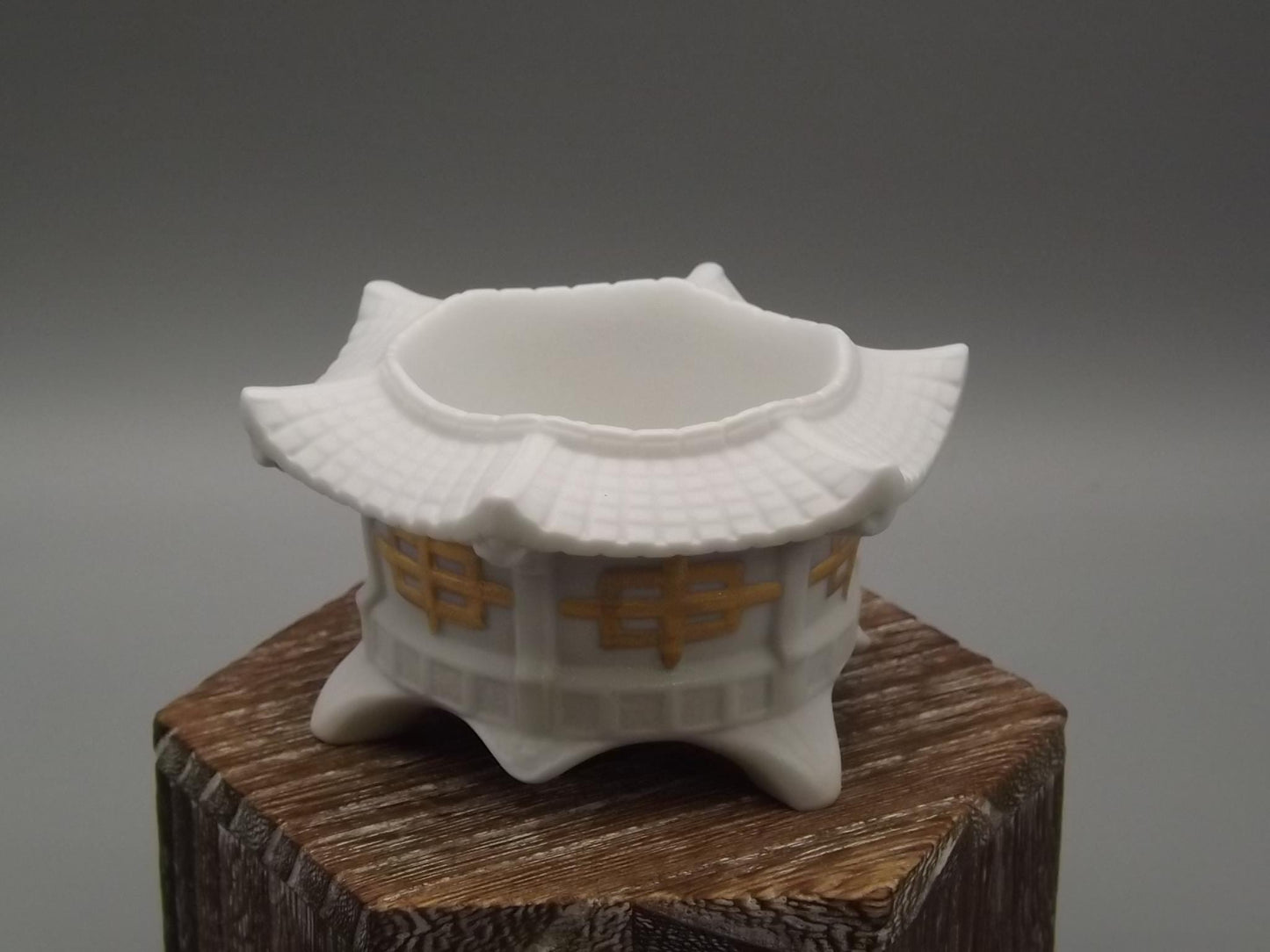 Vintage Lladro Privilege Gold Pagoda Tea Light Set: Mediterranean Beach Candles, Original Box