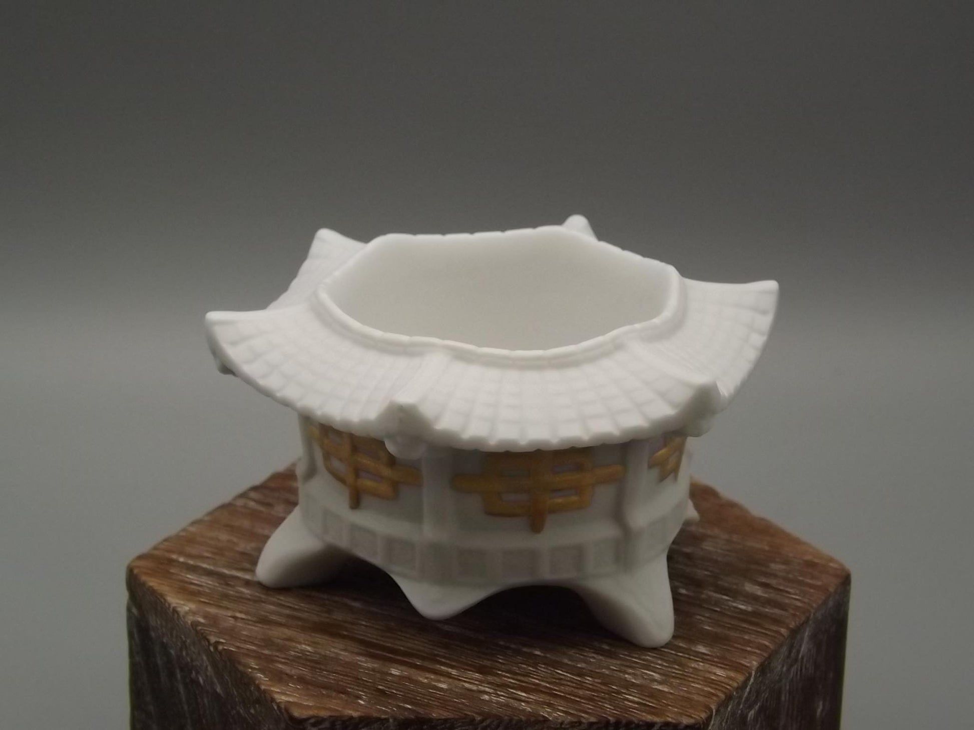 Vintage Lladro Privilege Gold Pagoda Tea Light Set: Mediterranean Beach Candles, Original Box