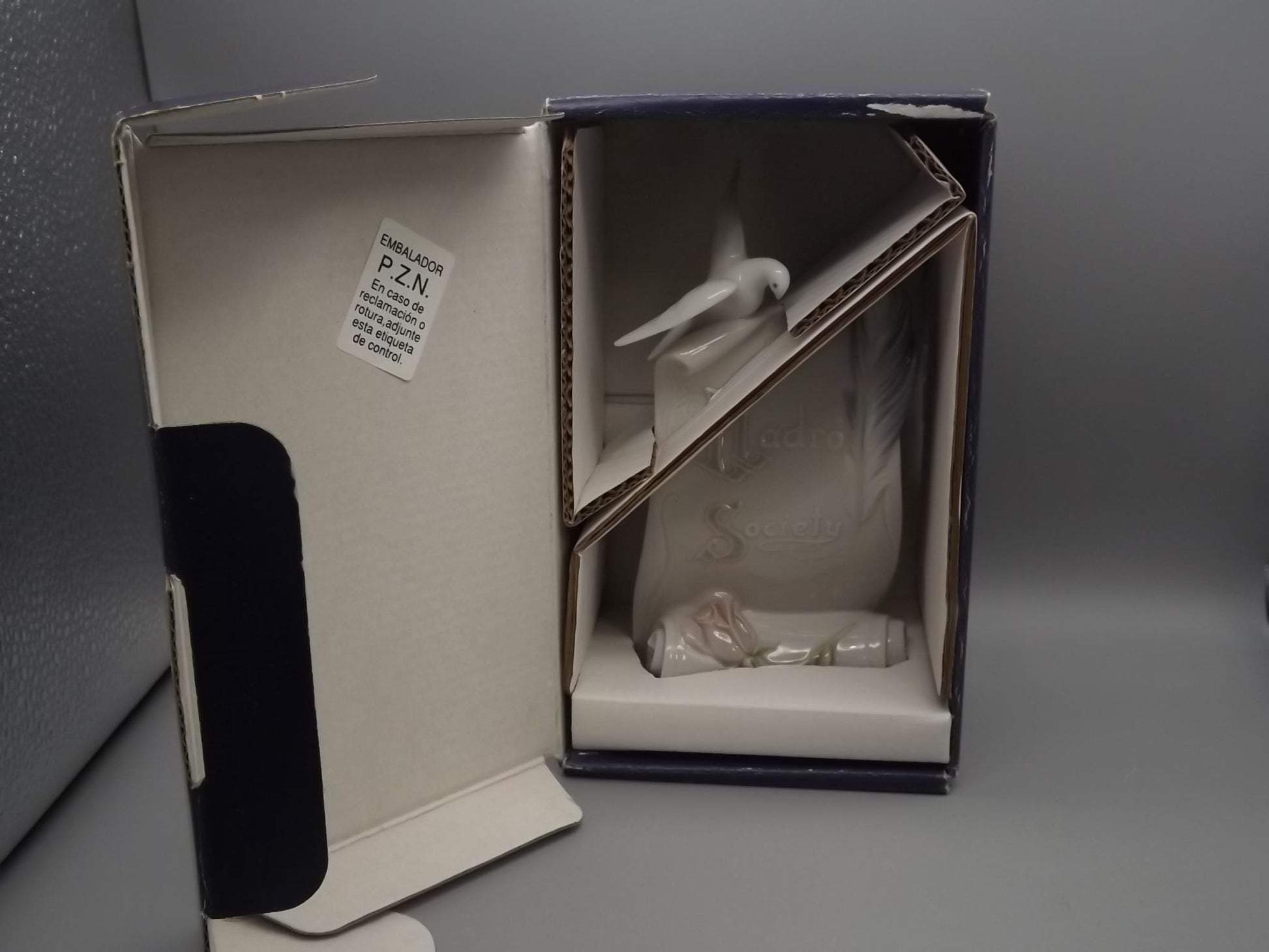 Vintage Lladro Society Figurine: Art Brings Us Together, Dove & Scroll #7767