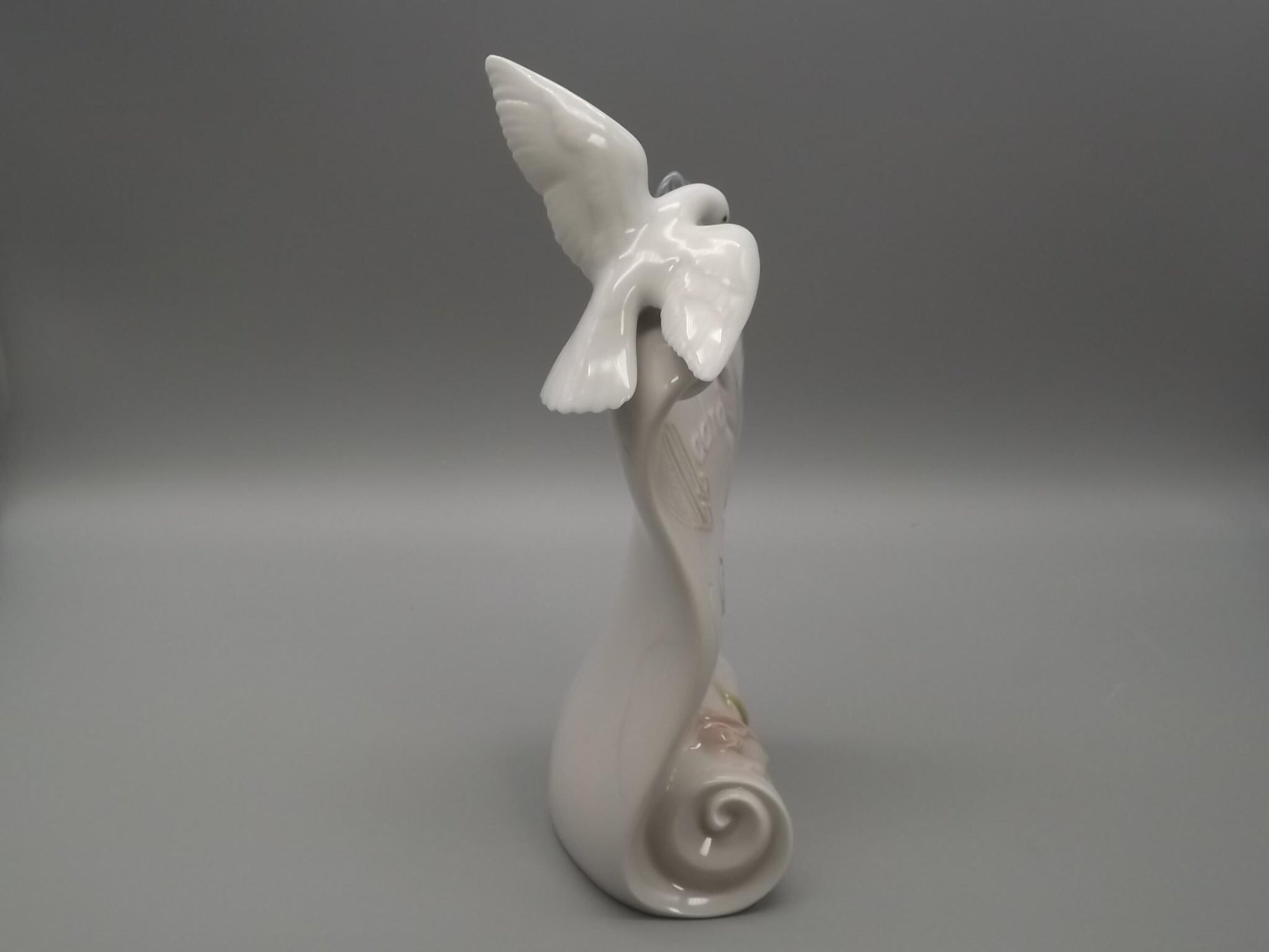 Vintage Lladro Society Figurine: Art Brings Us Together, Dove & Scroll #7767