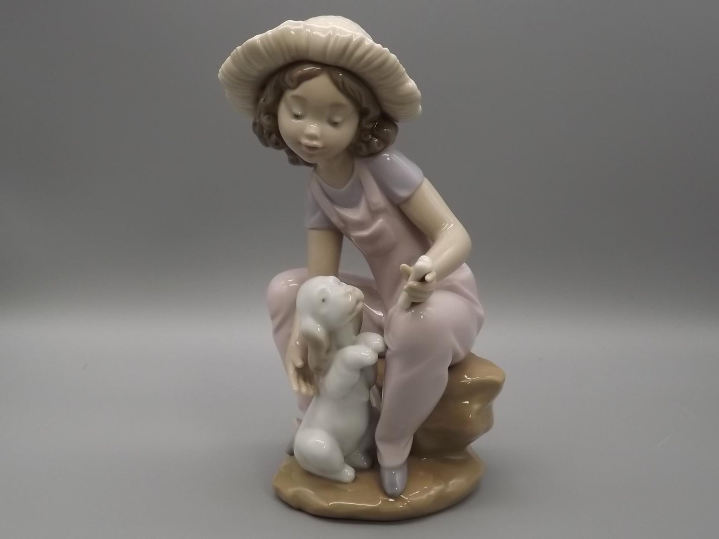 Vintage Lladro "Friends Forever" Figurine: Girl with her pet, #6680 (1999, with Box)