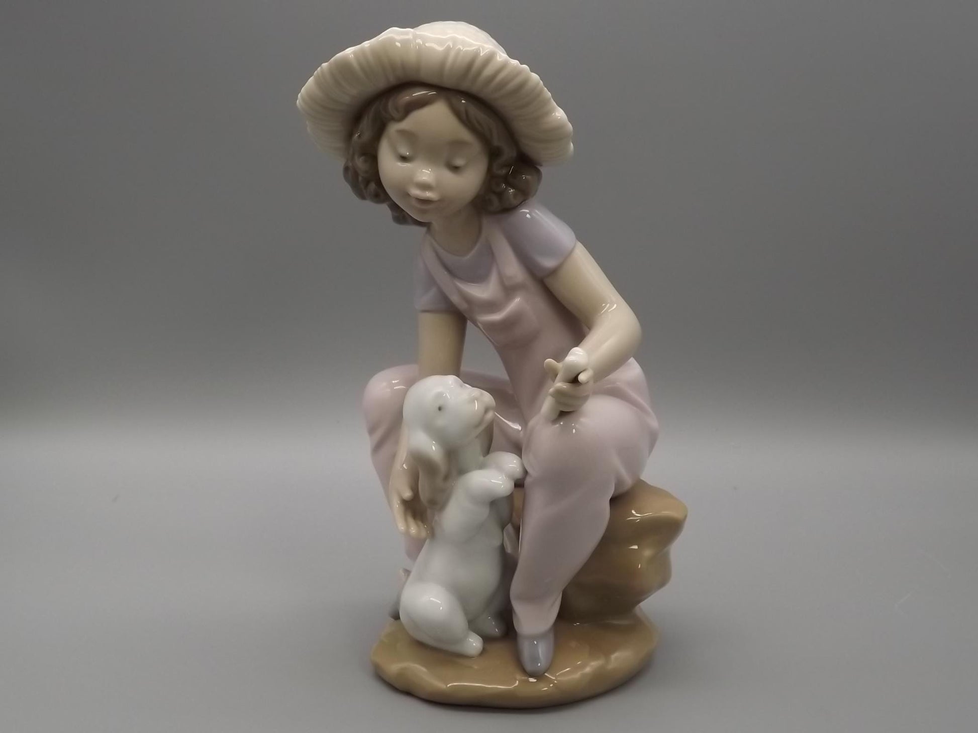 Vintage Lladro "Friends Forever" Figurine: Girl with her pet, #6680 (1999, with Box)