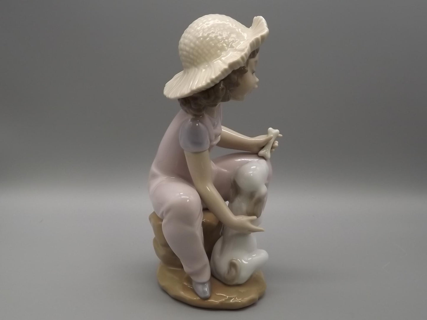 Vintage Lladro "Friends Forever" Figurine: Girl with her pet, #6680 (1999, with Box)