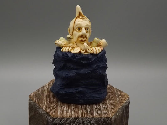 Vintage Harmony Kingdom "Refused-D Collection'" Jest Figurine TJEVo4MT no original box or COA Excellent condition. Dark Blue with Fish type.