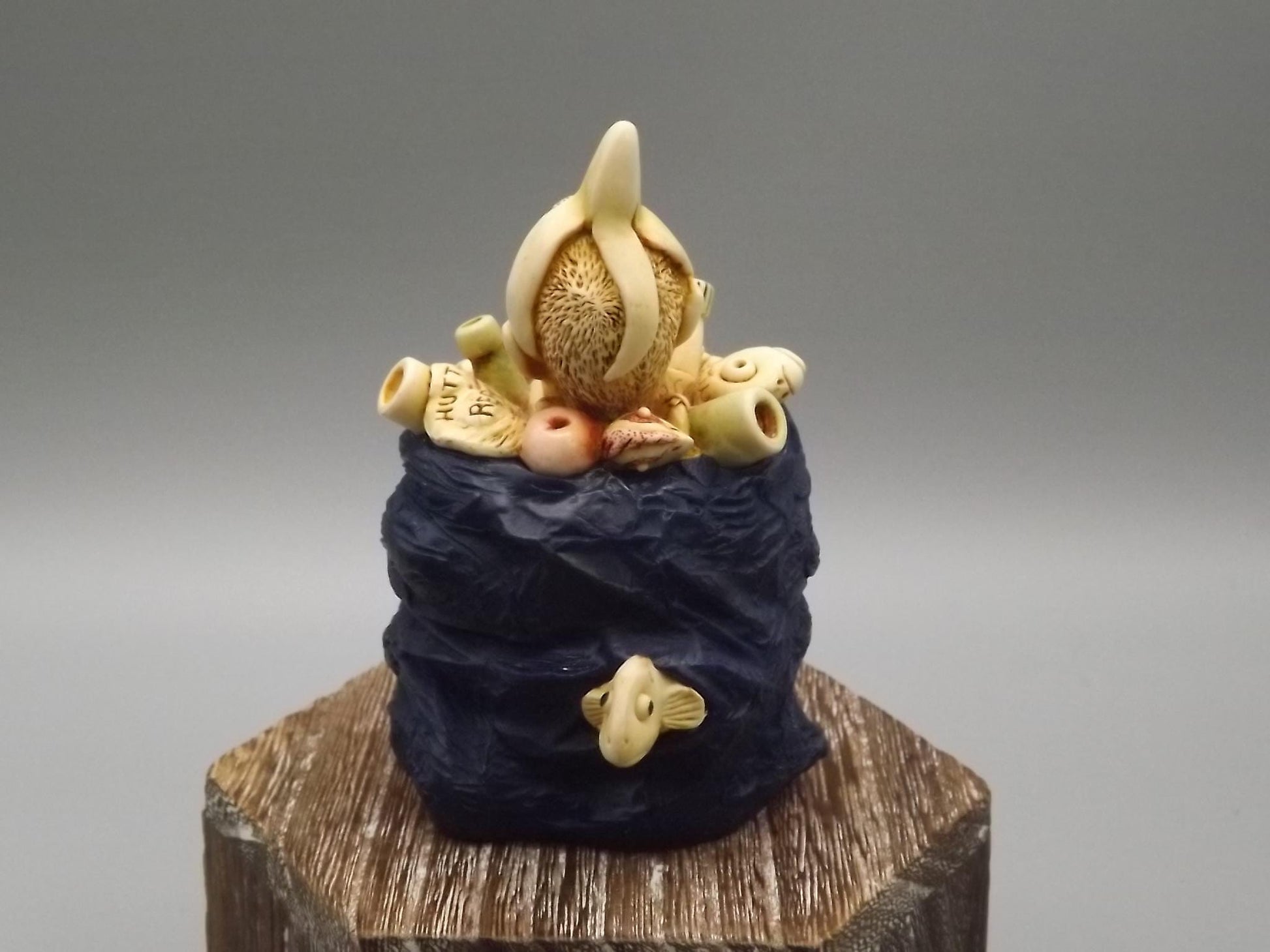 Vintage Harmony Kingdom "Refused-D Collection'" Jest Figurine TJEVo4MT no original box or COA Excellent condition. Dark Blue with Fish type.