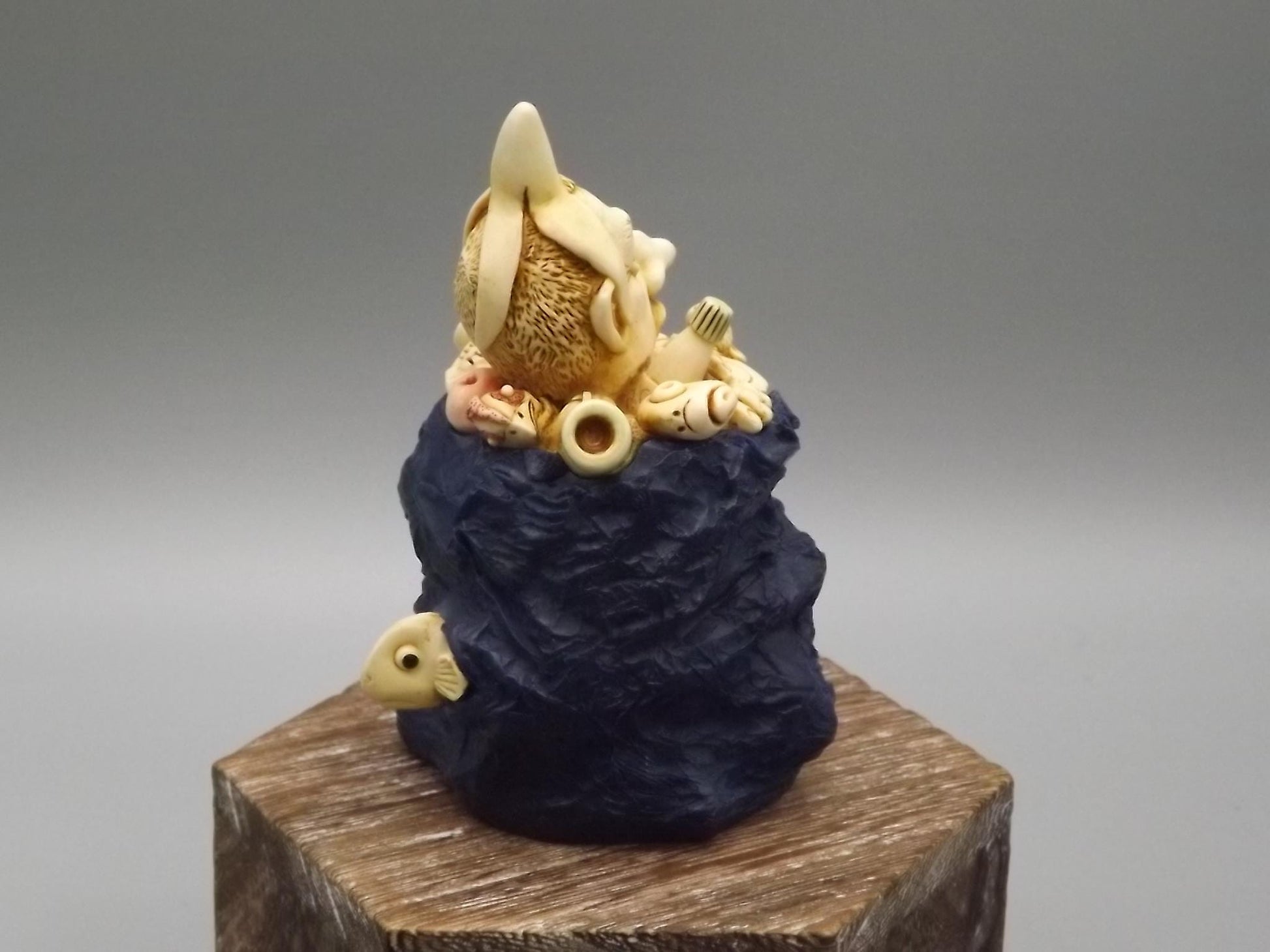 Vintage Harmony Kingdom "Refused-D Collection'" Jest Figurine TJEVo4MT no original box or COA Excellent condition. Dark Blue with Fish type.