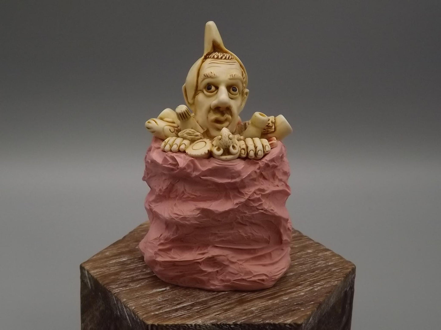 Vintage Harmony Kingdom "Refused-D Collection'" Jest Figurine TJEVo4MT no original box or COA Excellent condition. Pink with Alligator type.