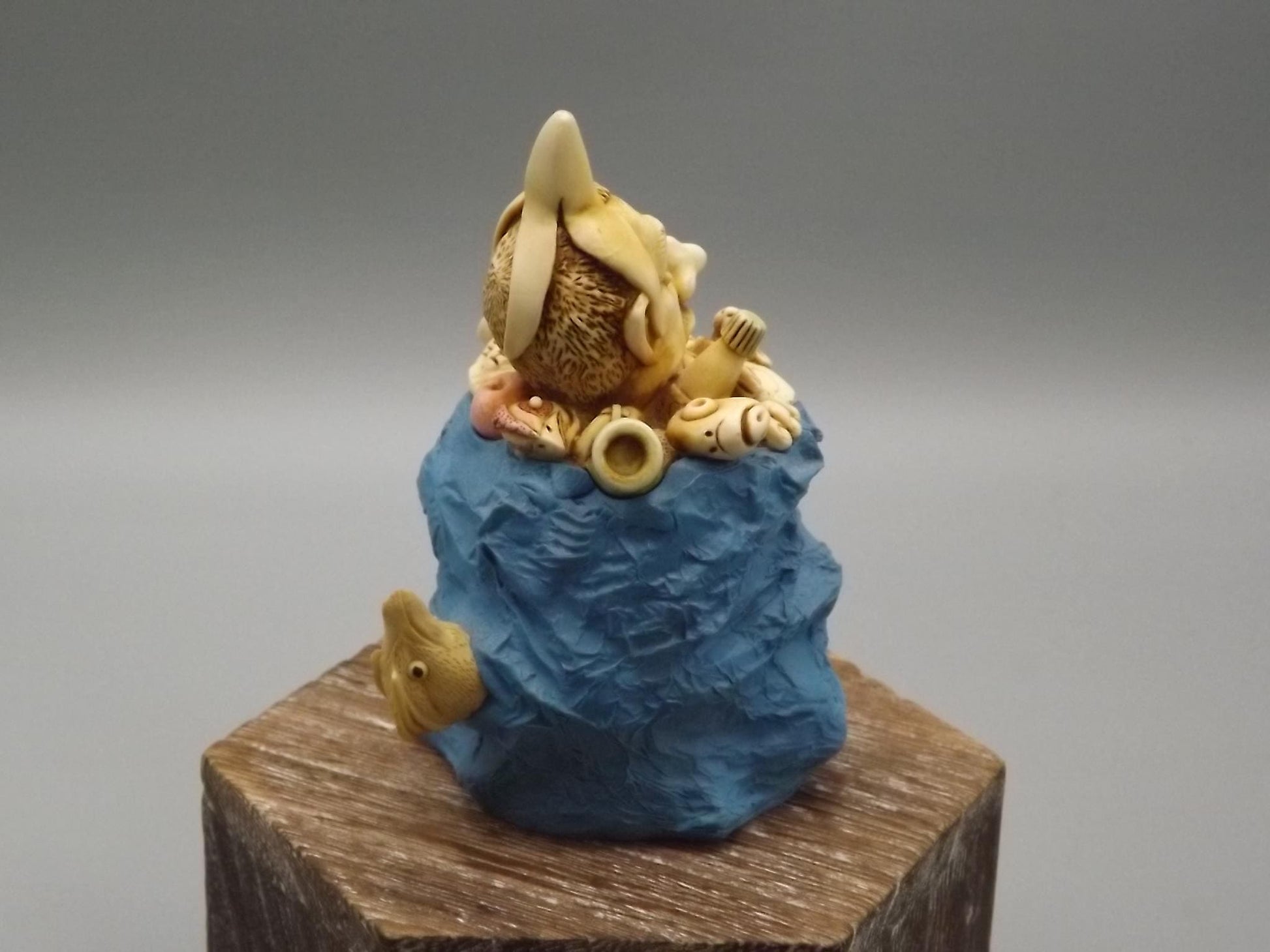 Vintage Harmony Kingdom "Refused-D Collection'" Jest Figurine TJEVo4MT no original box or COA Excellent condition. light Blue with penguin.