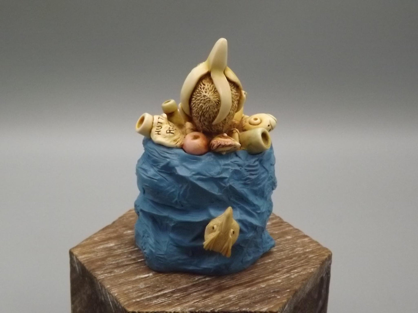 Vintage Harmony Kingdom "Refused-D Collection'" Jest Figurine TJEVo4MT no original box or COA Excellent condition. light Blue with penguin.