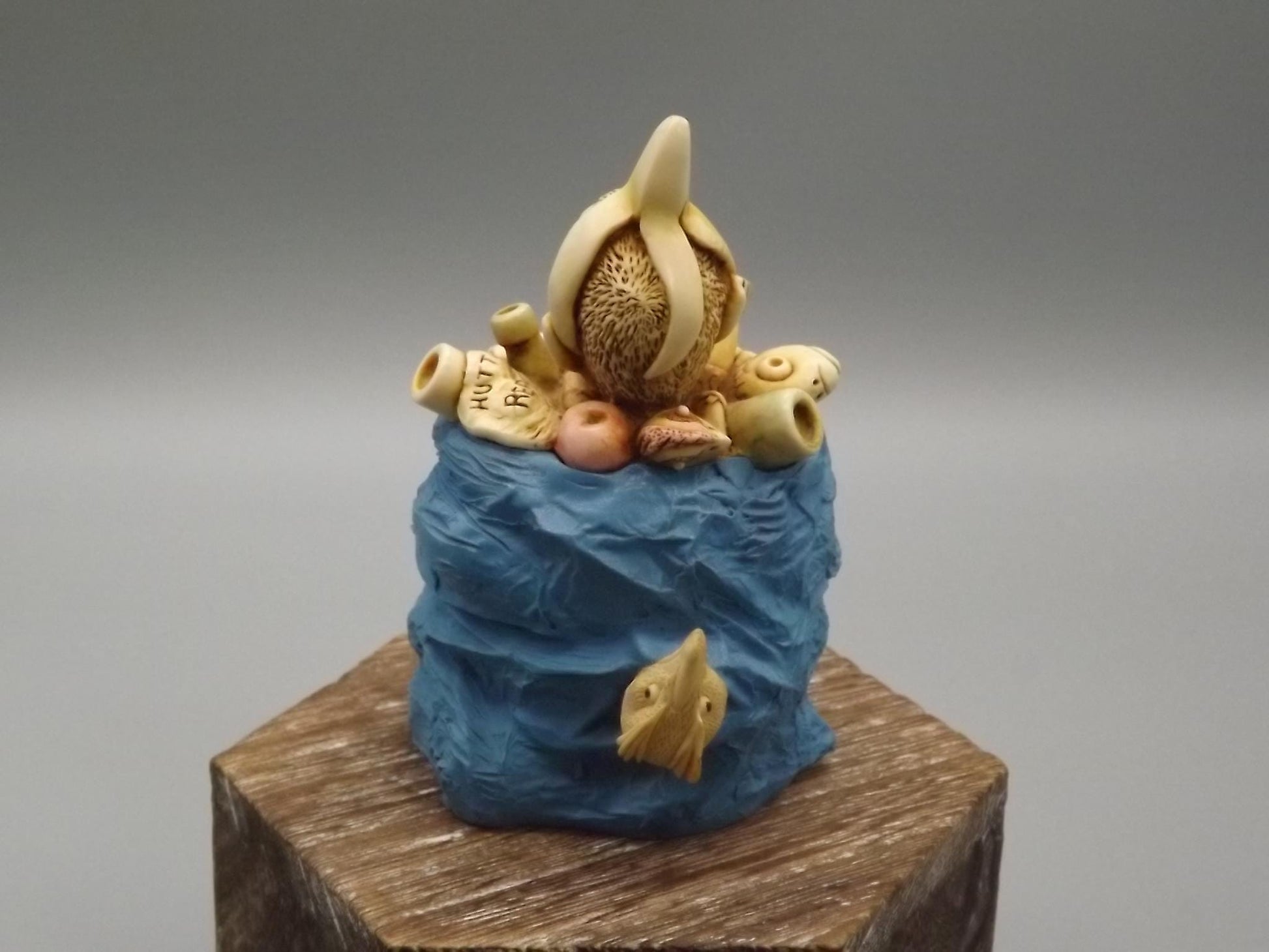 Vintage Harmony Kingdom "Refused-D Collection'" Jest Figurine TJEVo4MT no original box or COA Excellent condition. light Blue with penguin.