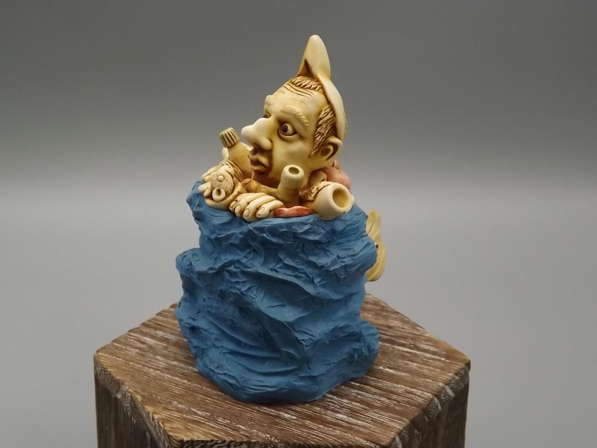 Vintage Harmony Kingdom "Refused-D Collection'" Jest Figurine TJEVo4MT no original box or COA Excellent condition. light Blue with penguin.