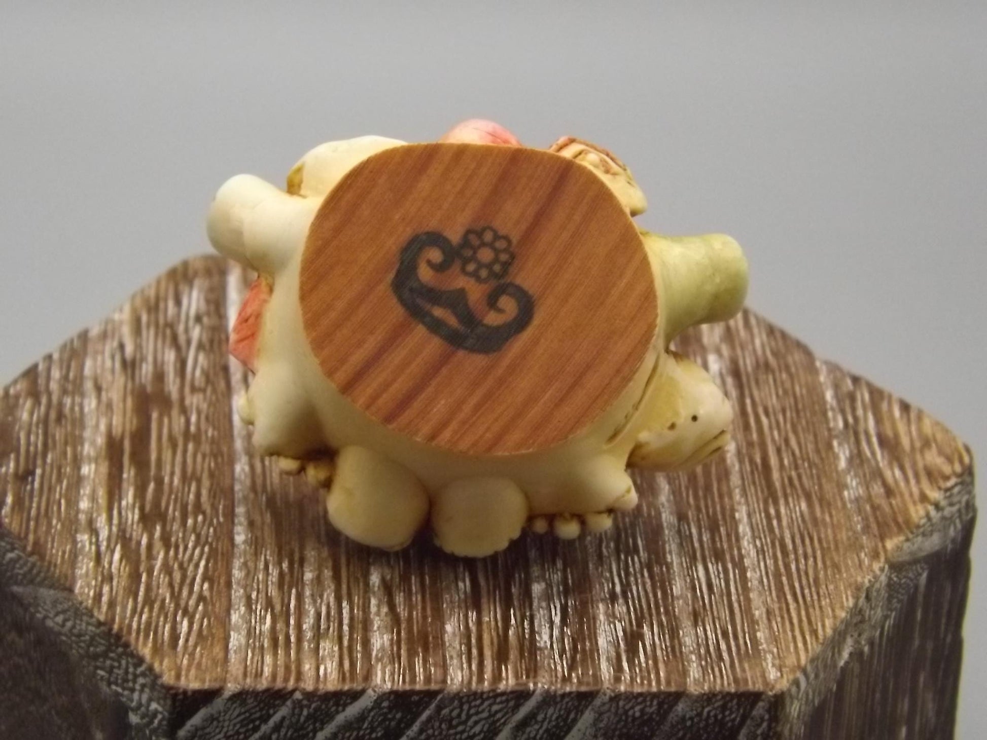 Vintage Harmony Kingdom "Refused-D Collection'" Jest Figurine TJEVo4MT no original box or COA Excellent condition. light Blue with penguin.