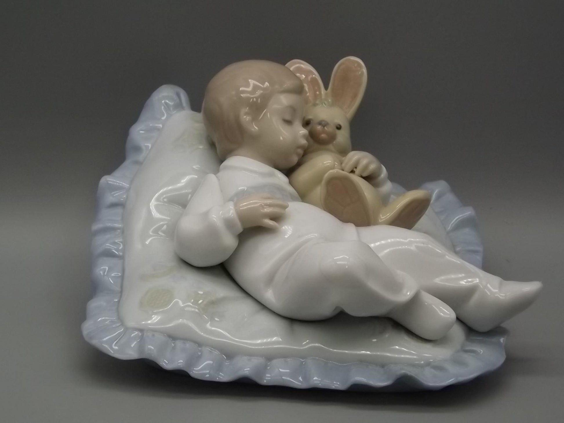 Vintage Lladro "Taking A Snooze" Baby sleeping on a pillow, #6791 (2001, with Box)