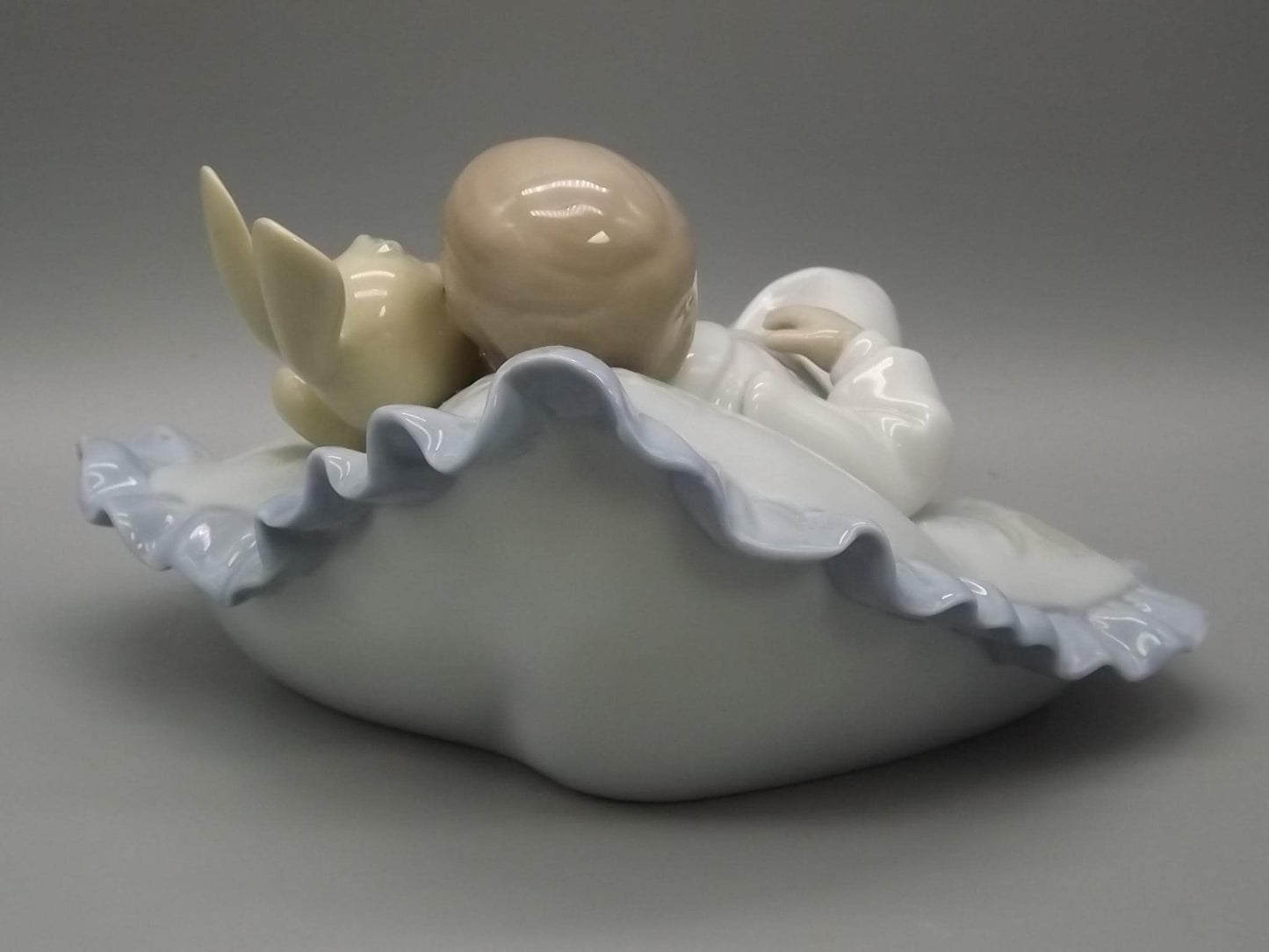 Vintage Lladro "Taking A Snooze" Baby sleeping on a pillow, #6791 (2001, with Box)