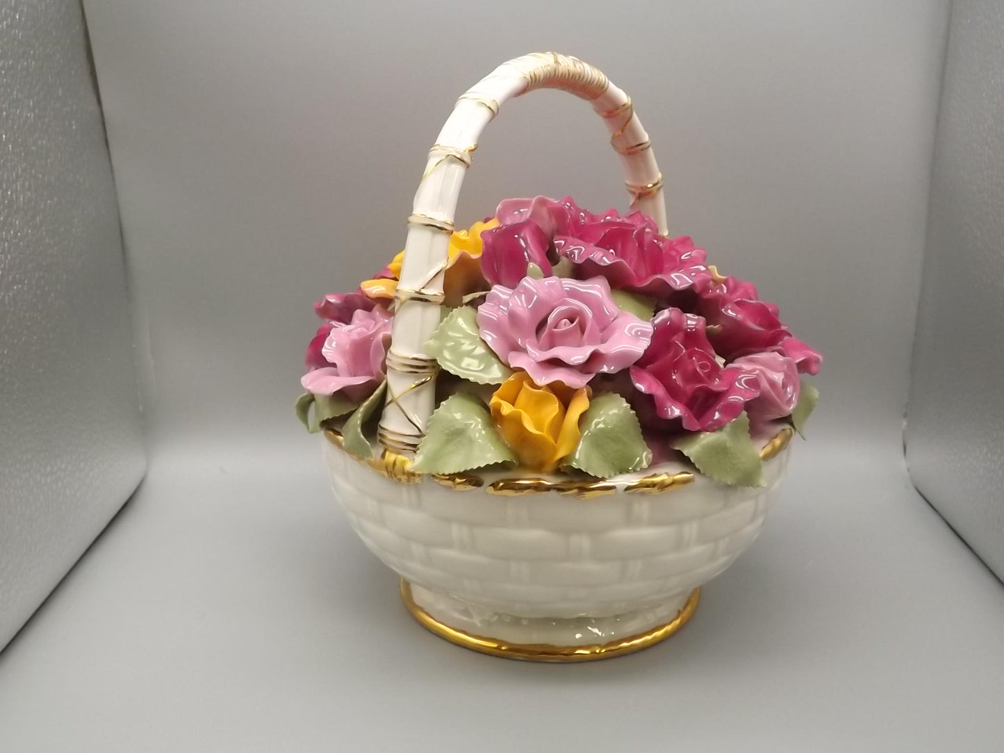 Vintage 1962 Royal Albert "Florist's Music Basket" plays Beethoven's Fur Elise"