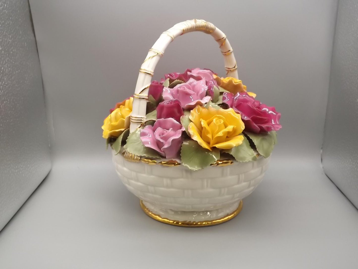 Vintage 1962 Royal Albert "Florist's Music Basket" plays Beethoven's Fur Elise"