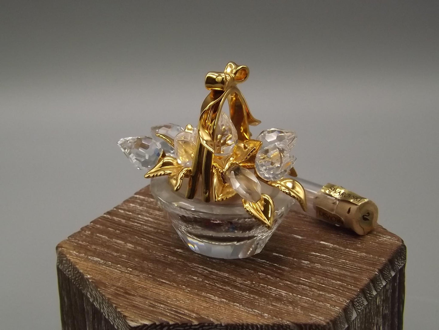 Vintage 2004 Swarovski Crystal Memories Flower Basket Figurine with Box