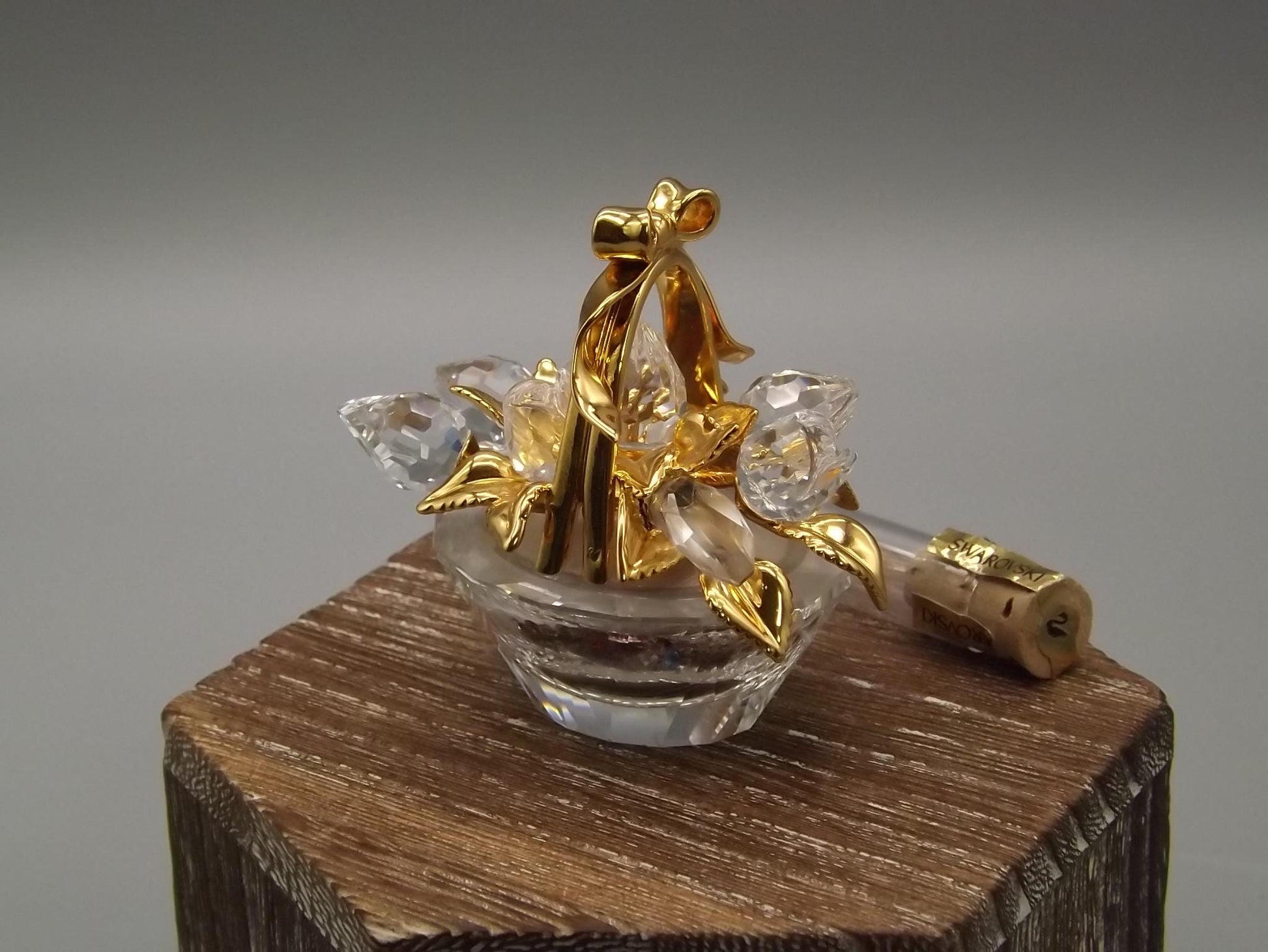 Vintage 2004 Swarovski Crystal Memories Flower Basket Figurine with Box