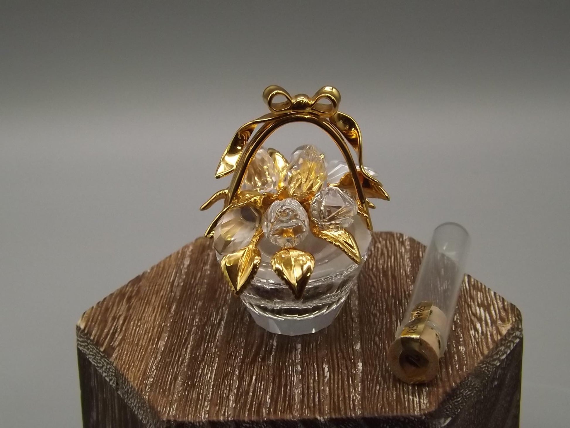 Vintage 2004 Swarovski Crystal Memories Flower Basket Figurine with Box