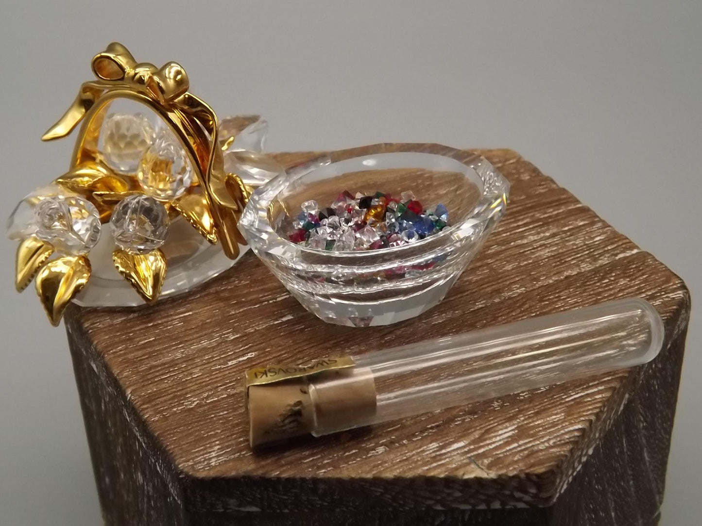 Vintage 2004 Swarovski Crystal Memories Flower Basket Figurine with Box